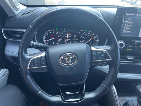 Used 2021 Toyota Highlander Limited image 18
