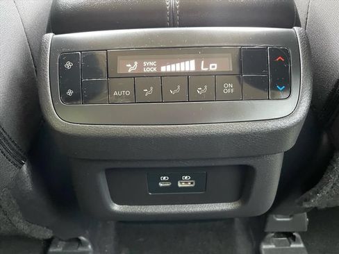 Used 2025 Nissan Pathfinder SV FWD image 9