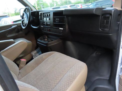 Used 2012 Chevrolet Express 2500 RWD image 21