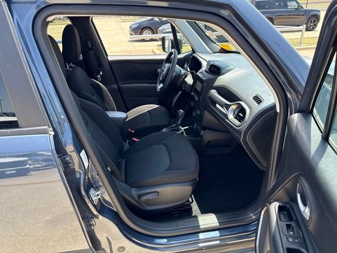 Used 2023 Jeep Renegade Latitude AWD/4WD image 14
