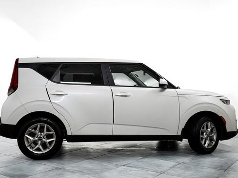 Used 2022 Kia Soul LX w/ Technology Package FWD image 7