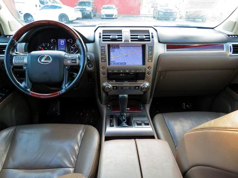 Used 2016 Lexus GX 460 w/ Premium Package image 38