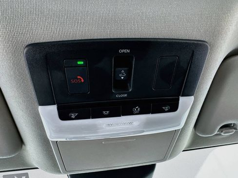 Used 2024 Nissan Sentra SR w/ SR Premium Package FWD image 14