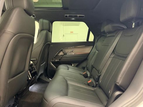 Used 2025 Land Rover Range Rover Sport SE image 24
