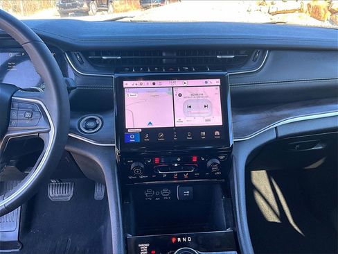 Used 2023 Jeep Grand Cherokee Limited image 28