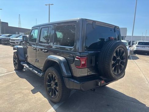 Used 2025 Jeep Wrangler Unlimited Sahara AWD/4WD image 7