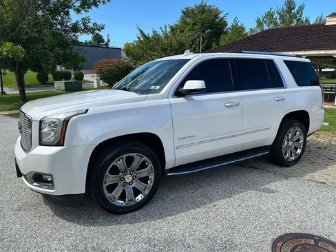 Used 2016 GMC Yukon Denali w/ Open Road Package AWD/4WD image 9