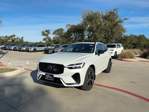 Used 2026 Volvo XC60 B5 Core AWD/4WD image 2