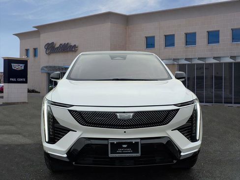 Certified 2025 Cadillac Optiq Luxury 1 w/ LPO, Floor Liner Package image 2