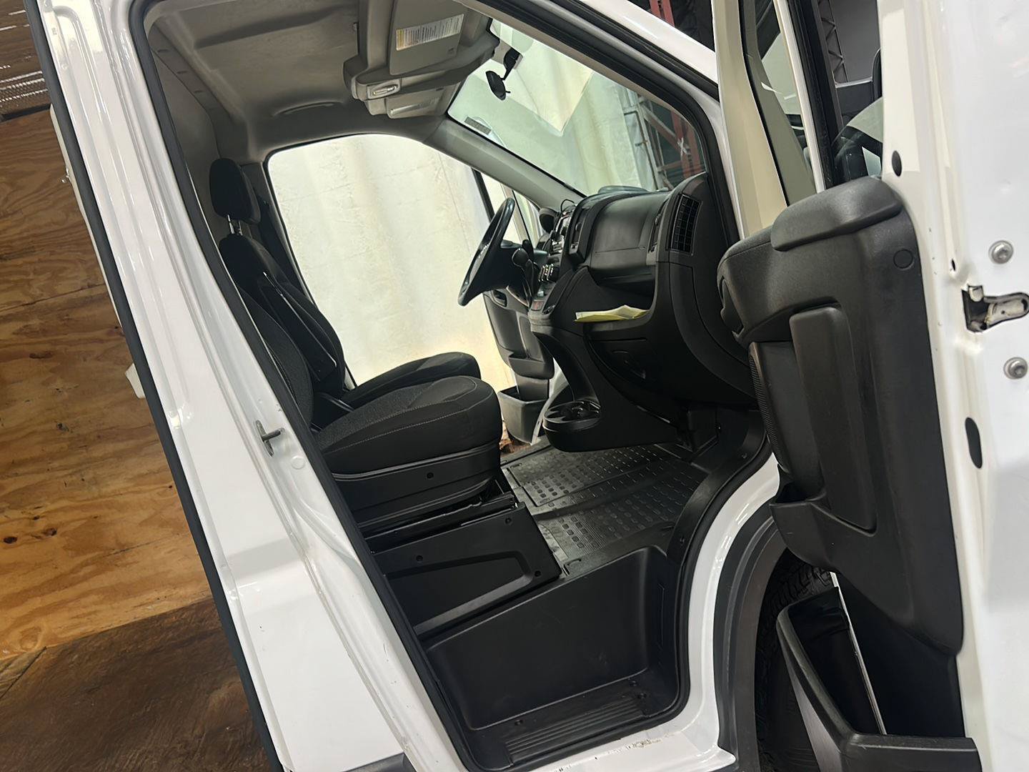 Used 2017 RAM ProMaster 2500 w/ Premium Appearance Group FWD image 24