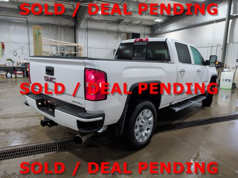 Used 2018 GMC Sierra 2500 Denali w/ Duramax Plus Package image 3