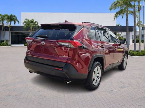 Used 2019 Toyota RAV4 LE image 7