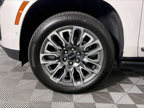 Used 2025 GMC Yukon Denali Ultimate AWD/4WD image 10