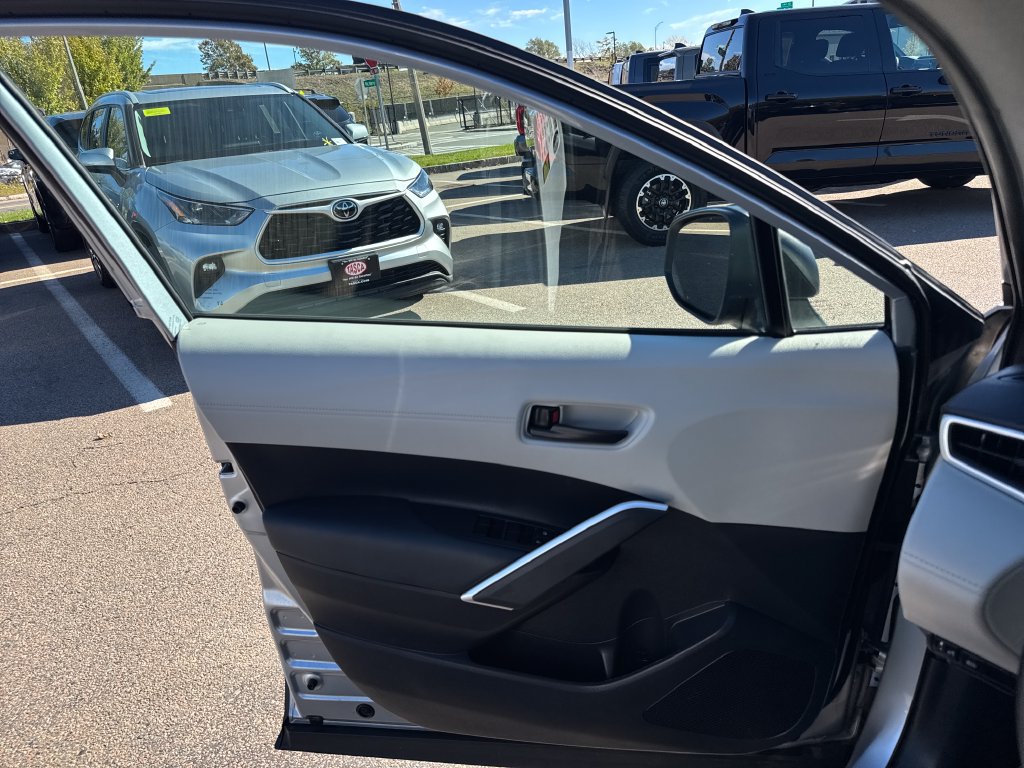 Used 2024 Toyota Corolla Cross L AWD/4WD image 33