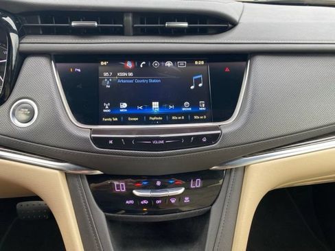 Used 2019 Cadillac XT5 FWD image 19