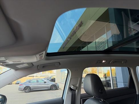 Certified 2025 Volkswagen Taos SE image 16