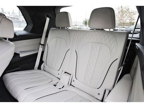 Used 2022 BMW X7 M50i w/ Luxury Seating Package image 12