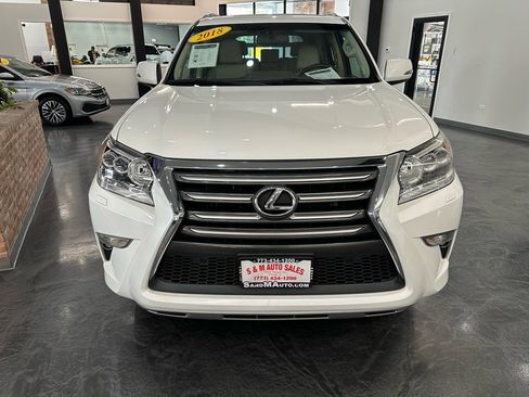 Used 2018 Lexus GX 460 Premium w/ Premium Package image 2