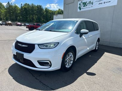 Used 2023 Chrysler Pacifica Touring-L