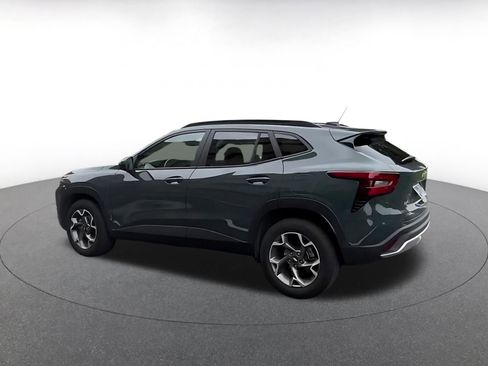 Used 2025 Chevrolet Trax LT w/ LT Convenience Package FWD image 10
