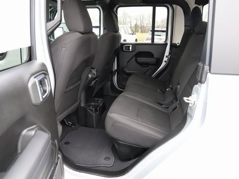 Used 2023 Jeep Gladiator Sport image 16