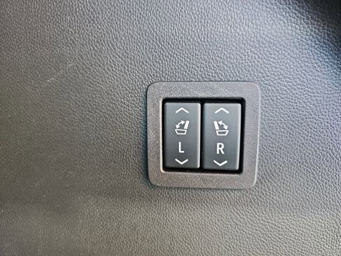 Used 2022 Buick Enclave Avenir image 33