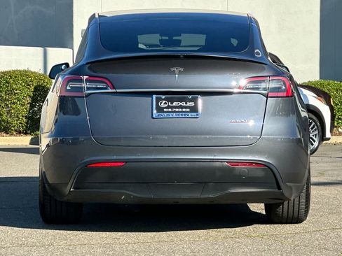 Used 2022 Tesla Model Y Performance image 8