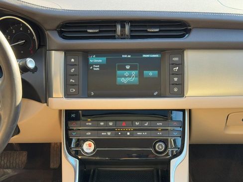 Used 2018 Jaguar XF Prestige image 13