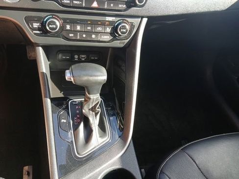 Used 2019 Kia Niro Touring image 19