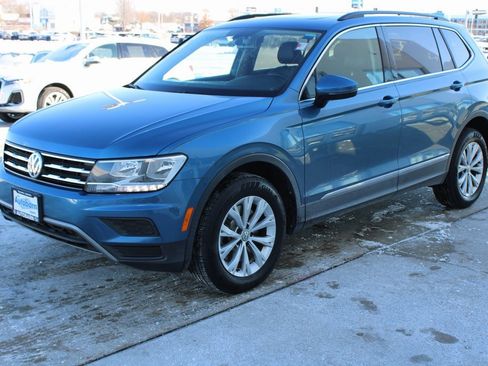Used 2018 Volkswagen Tiguan SE w/ Panoramic Sunroof Package image 3