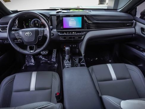 Used 2025 Toyota Camry SE FWD image 17