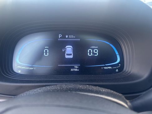 Used 2023 Hyundai Venue SEL image 18