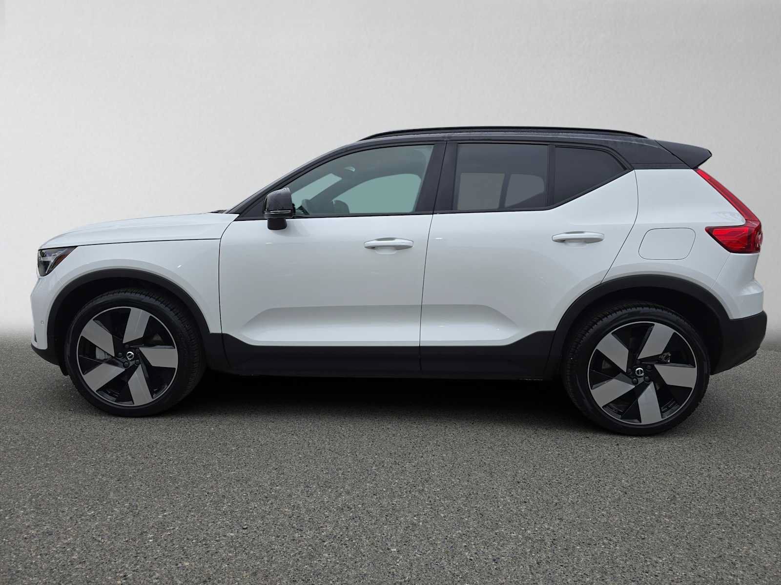 Used 2023 Volvo XC40 Recharge Ultimate AWD/4WD image 7
