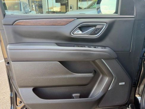 Used 2022 Chevrolet Suburban High Country image 18