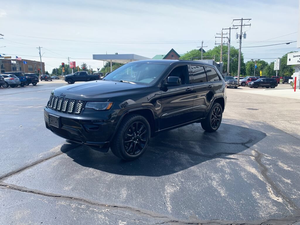 Used 2020 Jeep Grand Cherokee Altitude AWD/4WD image 3