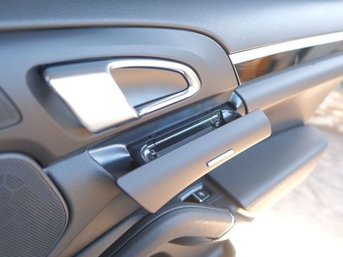 Used 2017 Porsche Cayenne S image 49