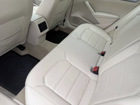 Used 2014 Volkswagen Passat TDI SE FWD image 21
