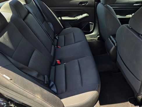 Used 2025 Nissan Altima 2.5 SV FWD image 30
