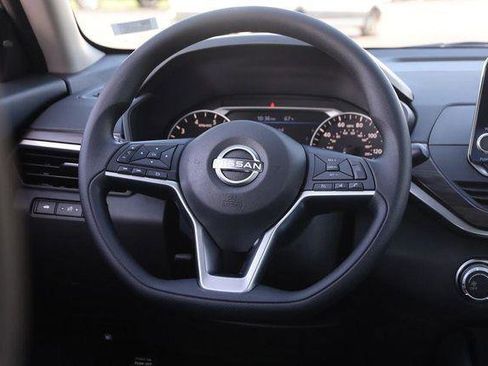 Used 2024 Nissan Altima 2.5 SV image 23