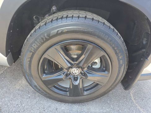 Used 2023 Toyota Highlander L FWD image 6