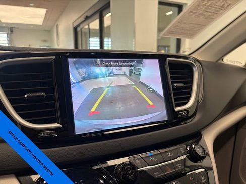 Used 2023 Chrysler Pacifica Touring-L FWD image 17