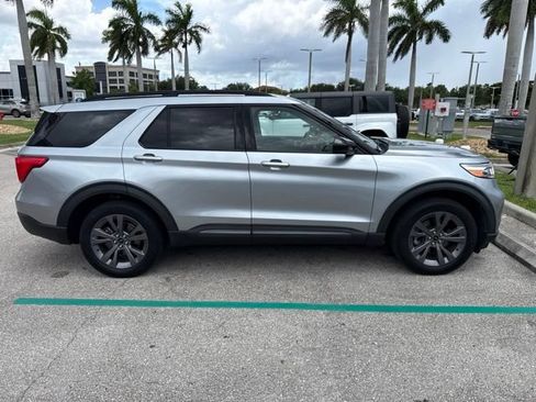 Used 2022 Ford Explorer XLT w/ Equipment Group 202A AWD/4WD image 4