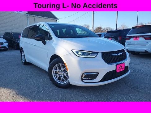 Used 2024 Chrysler Pacifica Touring-L FWD image 1