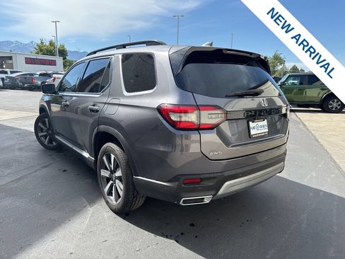 Used 2025 Honda Pilot Touring image 5