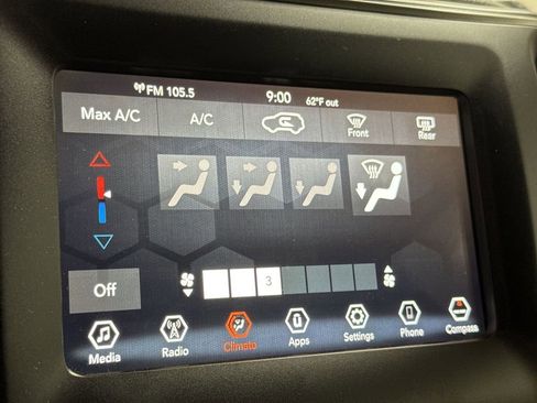 Used 2019 Jeep Cherokee Latitude FWD image 16
