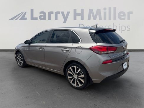 Used 2020 Hyundai Elantra GT FWD image 3