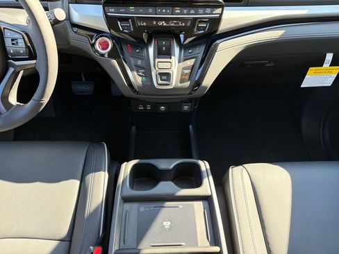 New 2026 Honda Odyssey Touring image 21