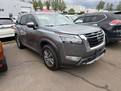 Used 2024 Nissan Pathfinder SL w/ Cargo Package AWD/4WD image 4