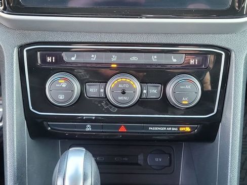 Used 2022 Volkswagen Atlas SEL Premium image 21