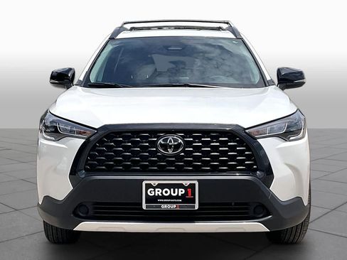 Used 2025 Toyota Corolla Cross LE w/ Moonroof Package FWD image 4